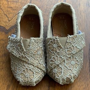 Classic Tiny Toms, Rose Gold Crochet Glitter